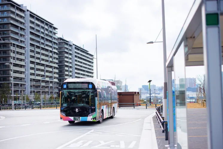 HARUMI FLAG内を入る東京BRT